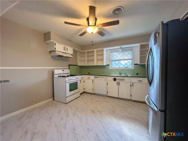 4902 Dahlia, Victoria, TX 77904