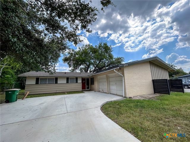 4902 Dahlia, Victoria, TX 77904
