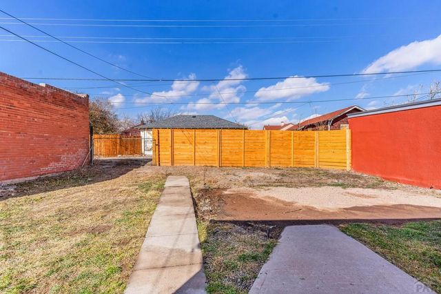 228 W 3rd St, Walsenburg, CO 81089