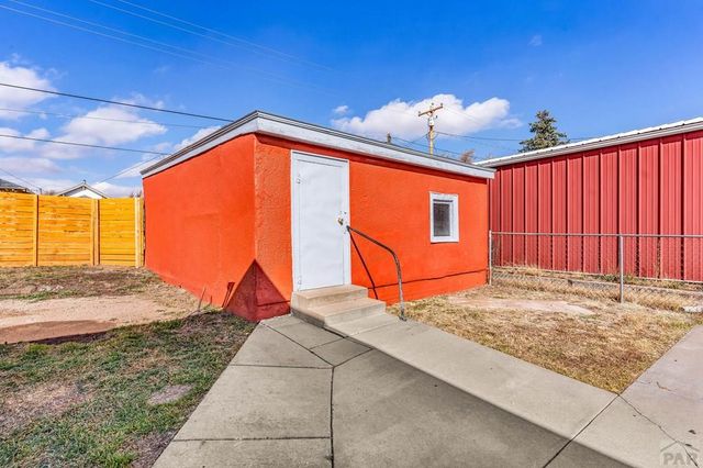 228 W 3rd St, Walsenburg, CO 81089