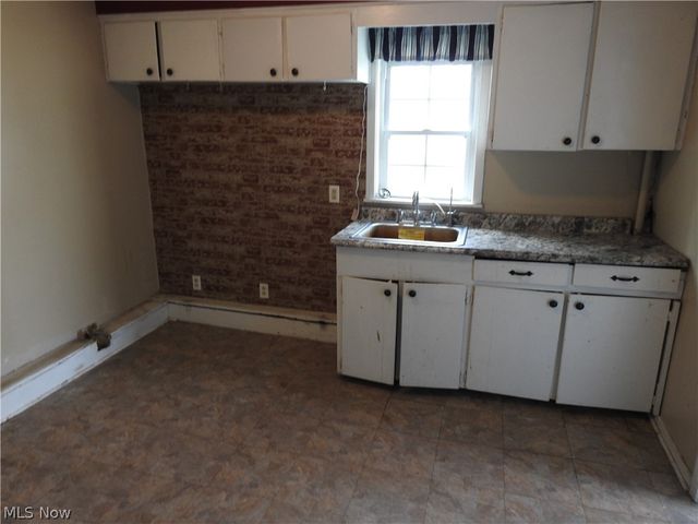 16177 Center Street, Middlefield, OH 44062