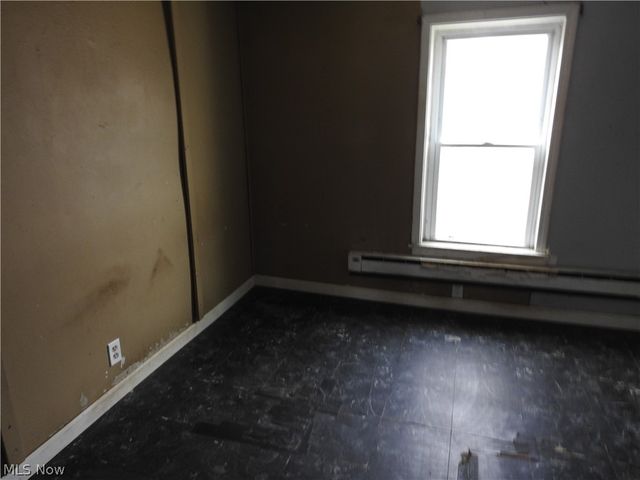 16177 Center Street, Middlefield, OH 44062