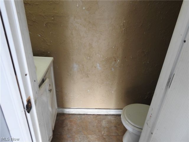 16177 Center Street, Middlefield, OH 44062