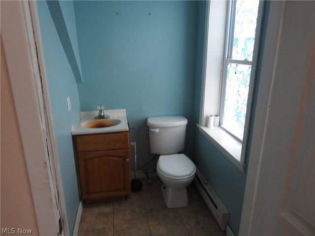 16177 Center Street, Middlefield, OH 44062