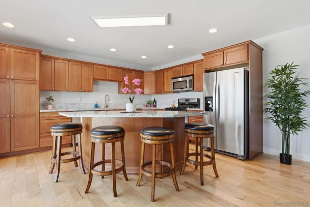 654 Schafer Place, Escondido, CA 92025