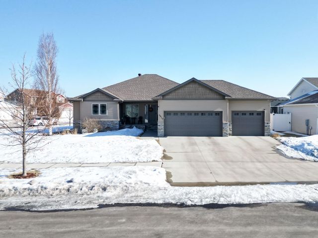 6810 24 Street S, Fargo, ND 58104