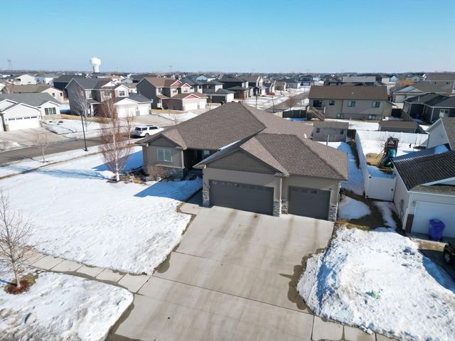 6810 24 Street S, Fargo, ND 58104