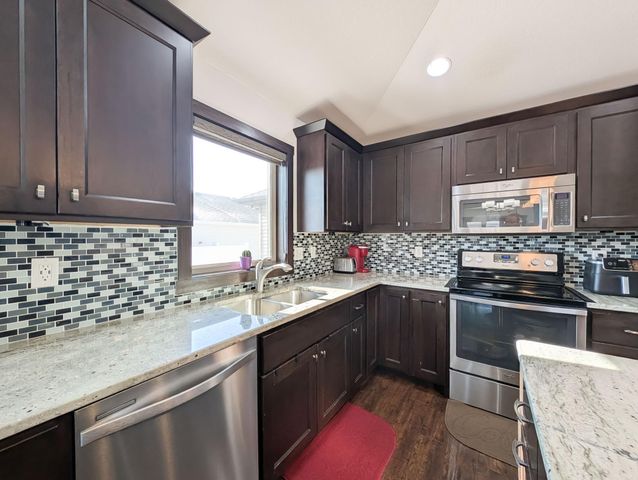 6810 24 Street S, Fargo, ND 58104