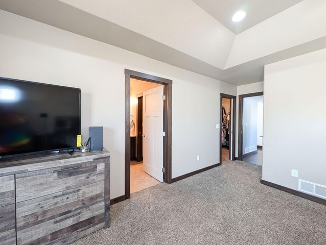 6810 24 Street S, Fargo, ND 58104