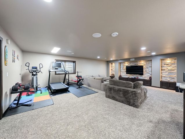 6810 24 Street S, Fargo, ND 58104