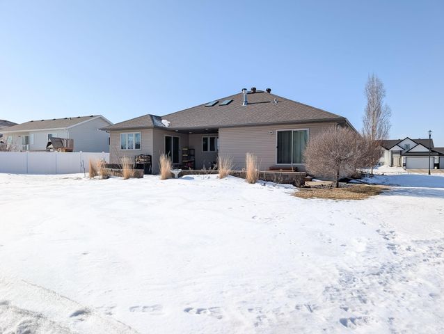 6810 24 Street S, Fargo, ND 58104