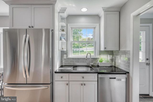 805 CORTLEIGH DR, York, PA 17402