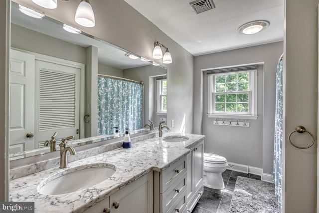 805 CORTLEIGH DR, York, PA 17402
