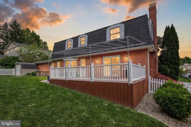 805 CORTLEIGH DR, York, PA 17402
