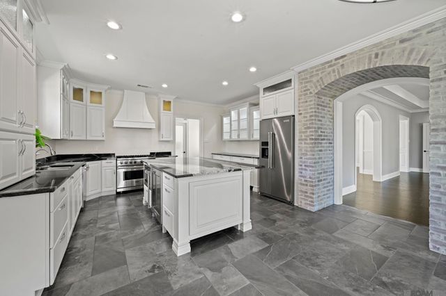 17628 W Lakeway Ave, Baton Rouge, LA 70810