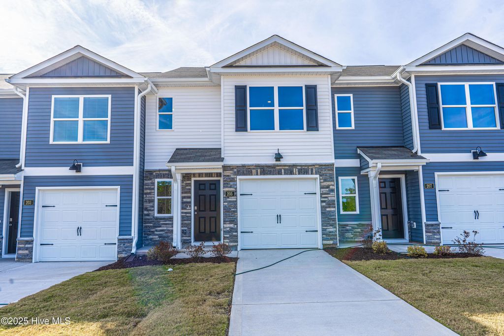 205 Maddox Drive, Aberdeen, NC 28315