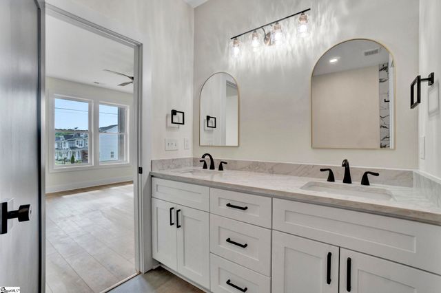 208 Pinehaven Street, Laurens, SC 29360