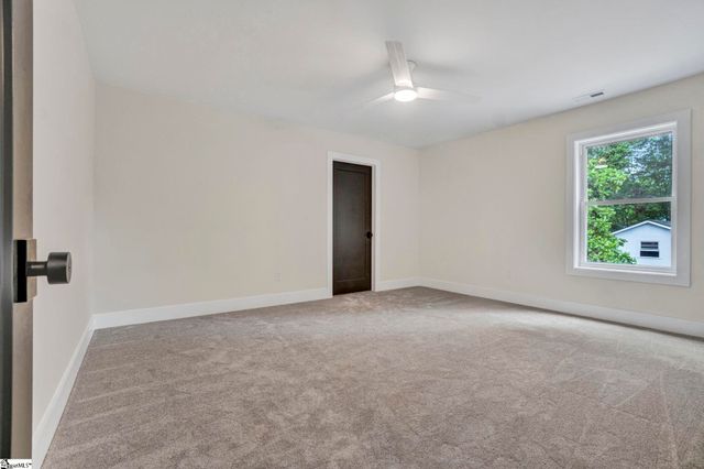 208 Pinehaven Street, Laurens, SC 29360