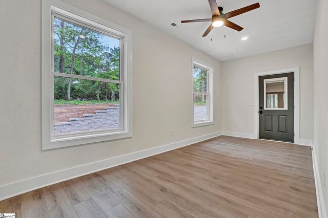 208 Pinehaven Street, Laurens, SC 29360
