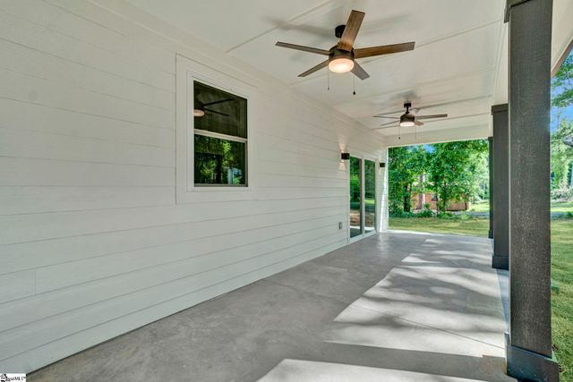 208 Pinehaven Street, Laurens, SC 29360