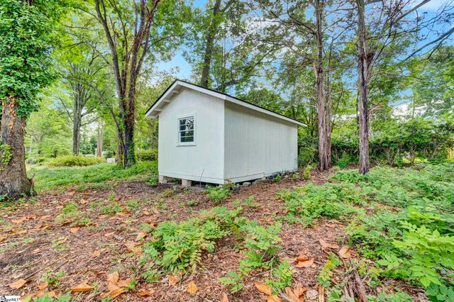 208 Pinehaven Street, Laurens, SC 29360