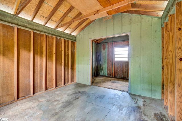 208 Pinehaven Street, Laurens, SC 29360
