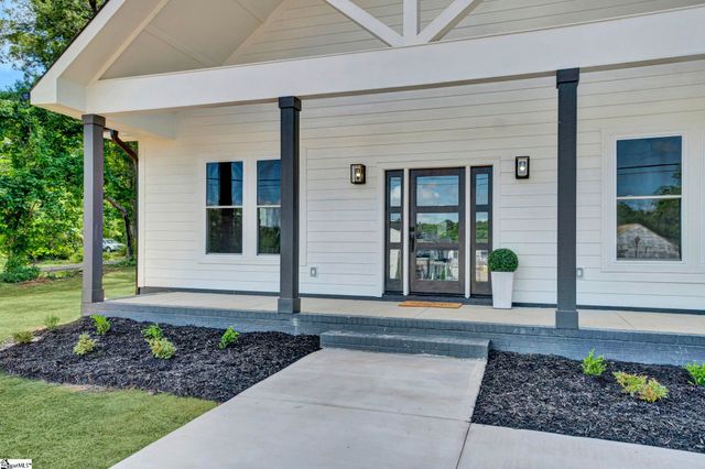 208 Pinehaven Street, Laurens, SC 29360