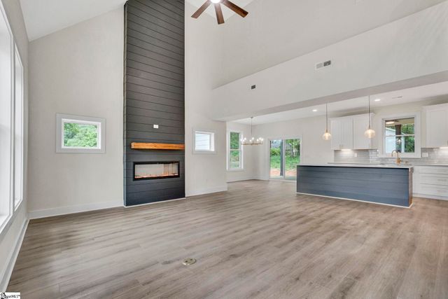 208 Pinehaven Street, Laurens, SC 29360