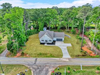 208 Pinehaven Street, Laurens, SC 29360
