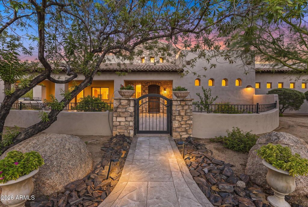 7621 E DIXILETA Drive, Scottsdale, AZ 85266 — exterior