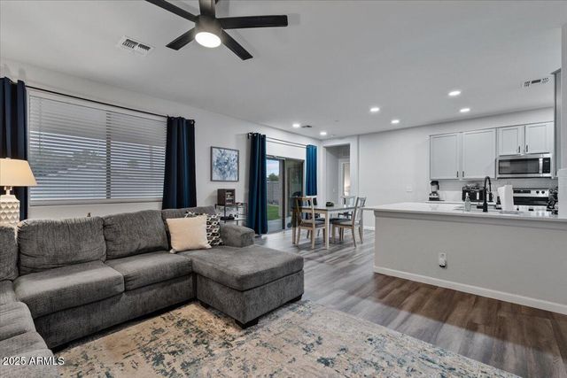 1524 E GARY Way, Phoenix, AZ 85042