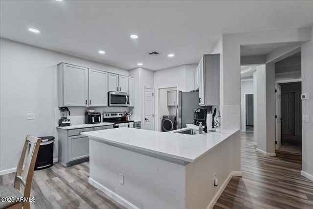 1524 E GARY Way, Phoenix, AZ 85042