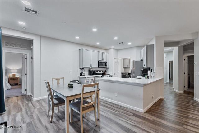 1524 E GARY Way, Phoenix, AZ 85042