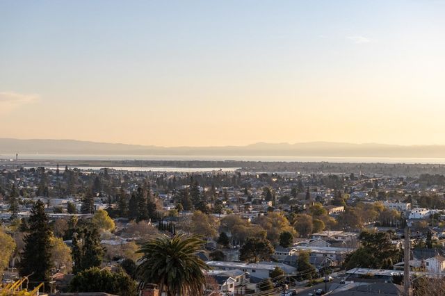 3363 Kiwanis St, Oakland, CA 94602