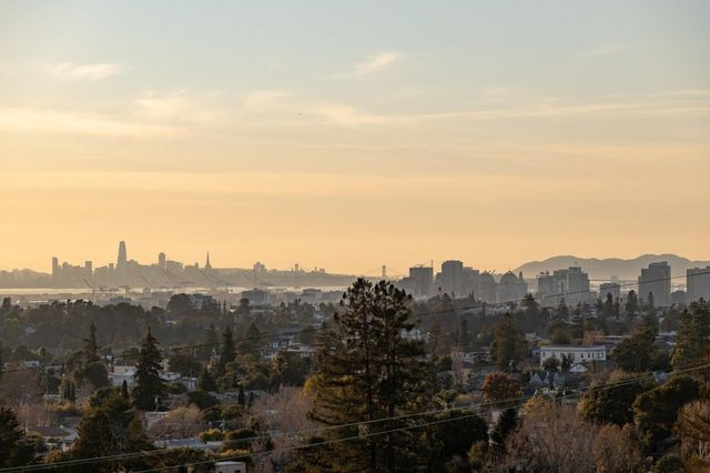 3363 Kiwanis St, Oakland, CA 94602