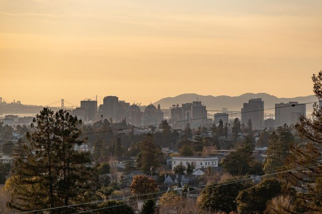 3363 Kiwanis St, Oakland, CA 94602