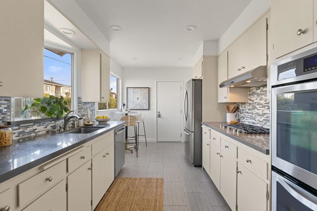 3363 Kiwanis St, Oakland, CA 94602