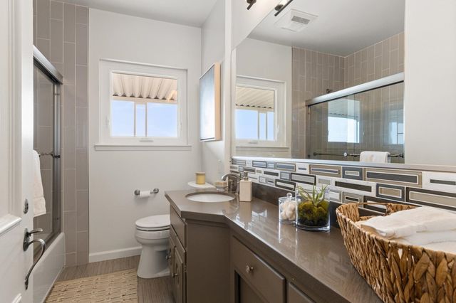 3363 Kiwanis St, Oakland, CA 94602