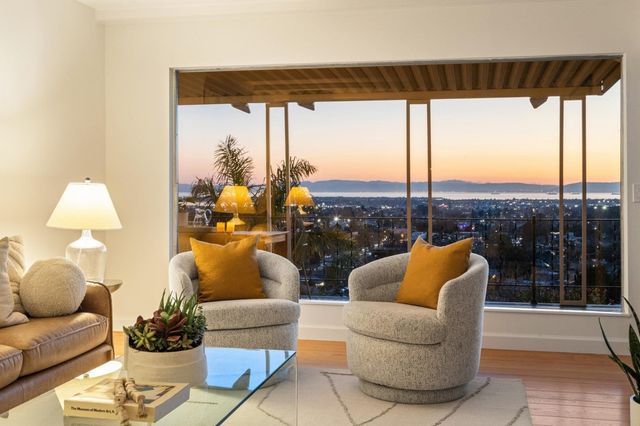 3363 Kiwanis St, Oakland, CA 94602