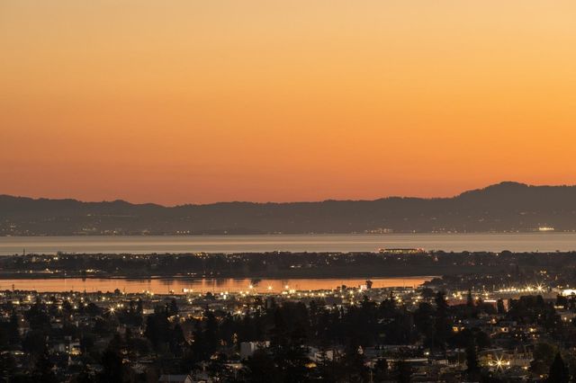 3363 Kiwanis St, Oakland, CA 94602