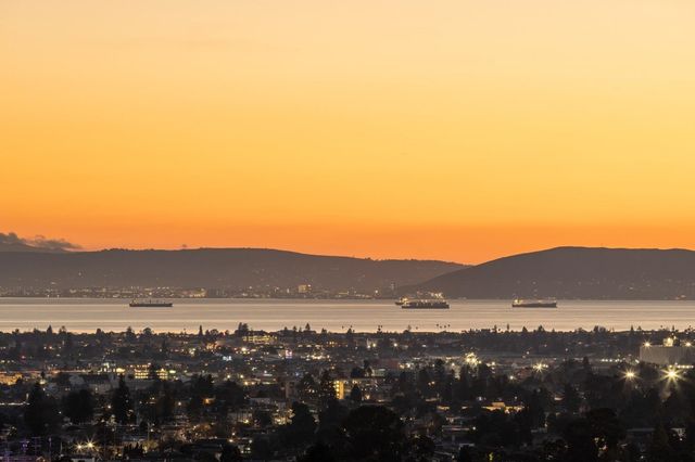 3363 Kiwanis St, Oakland, CA 94602