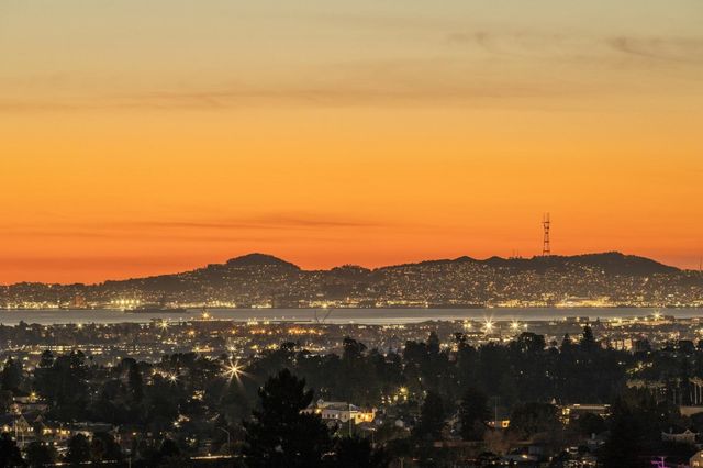 3363 Kiwanis St, Oakland, CA 94602