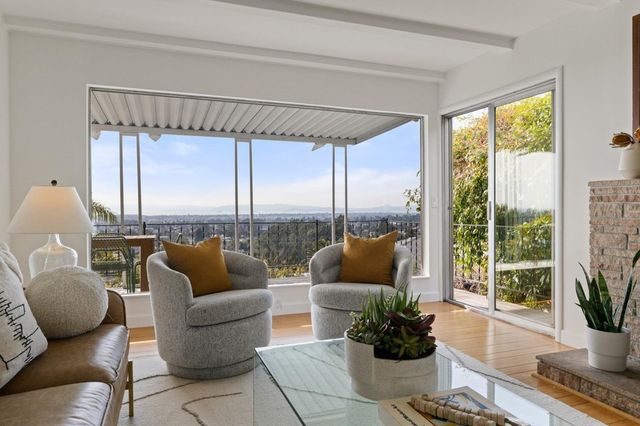 3363 Kiwanis St, Oakland, CA 94602