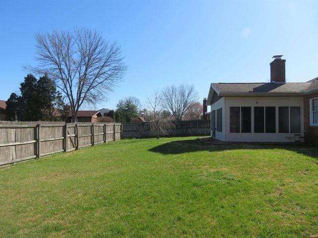 8214 Kingswood Court, Evansville, IN 47715