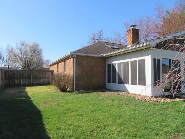 8214 Kingswood Court, Evansville, IN 47715