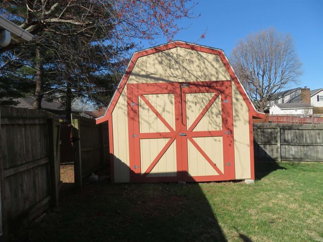 8214 Kingswood Court, Evansville, IN 47715