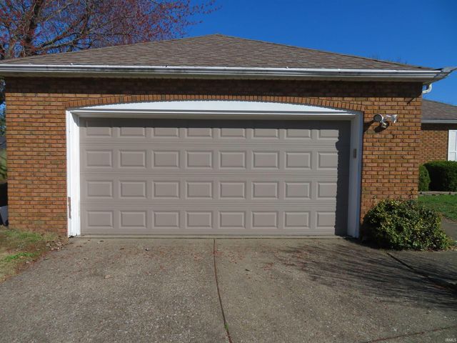 8214 Kingswood Court, Evansville, IN 47715