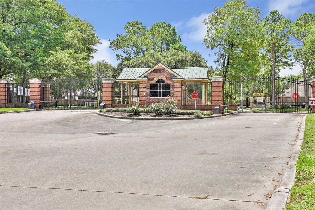 2803 Kings Crossing Drive 303, Houston, TX 77345