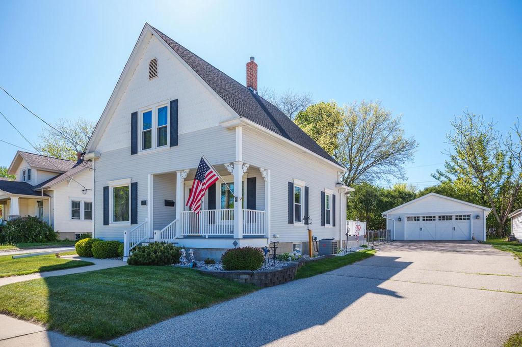 233 Kendall STREET, Burlington, WI 53105