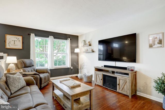 216 KNOLLWOOD RD, Millersville, PA 17551